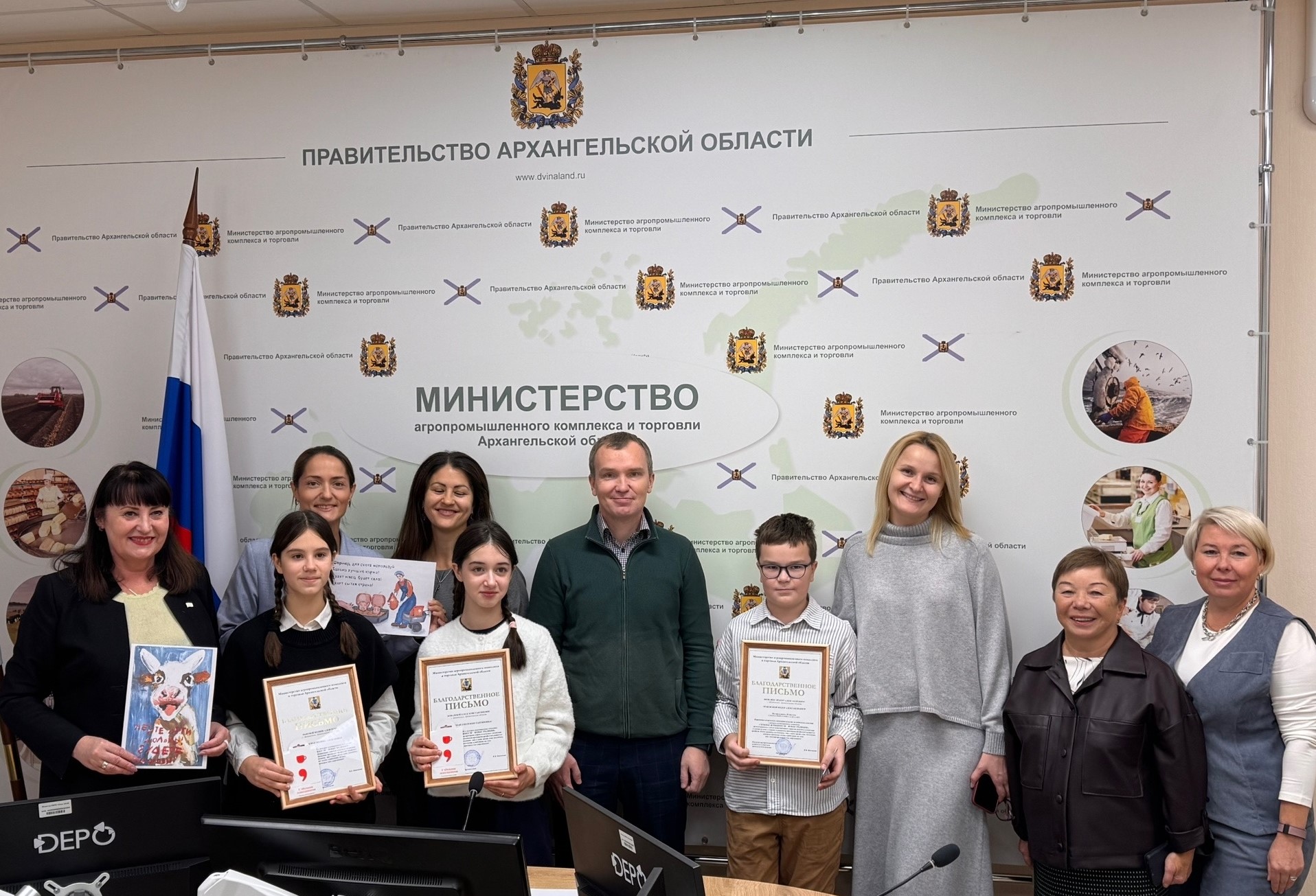 Состоялось награждение победителей конкурса агитационных плакатов «Сильные традиции – новые возможности»